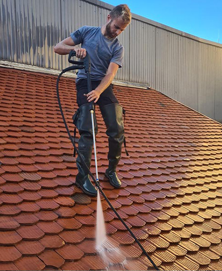 nettoyage de toiture et hydrofuge toiture, ferblantier couvreur nyon vaud et genève